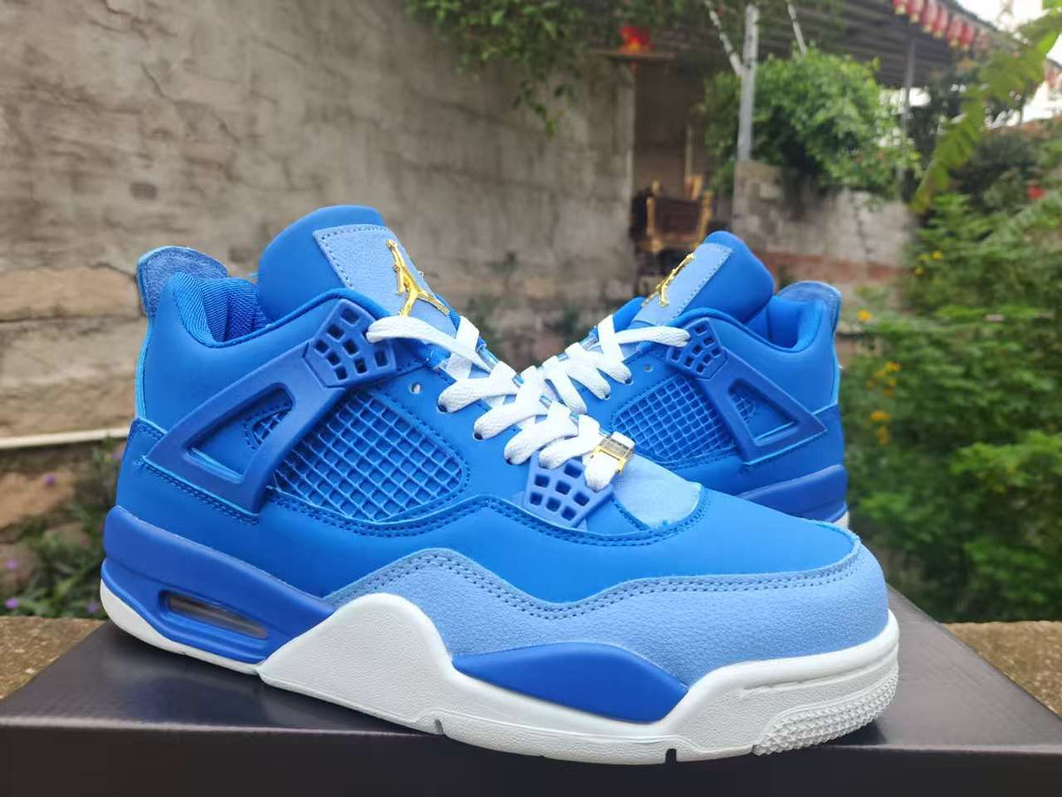 Air Jordan 4 "University Blue"