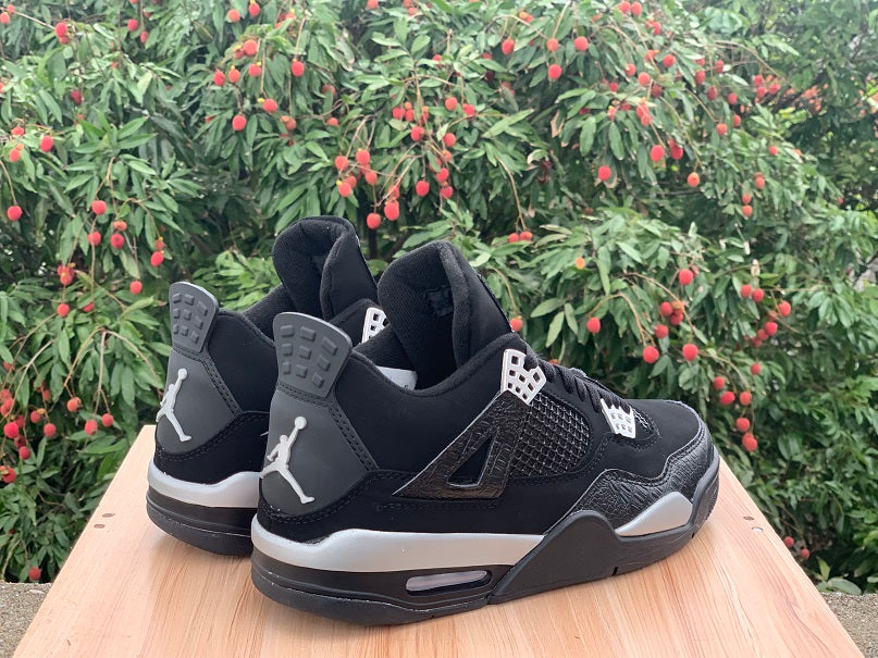Air Jordan 4 "White Thunder"