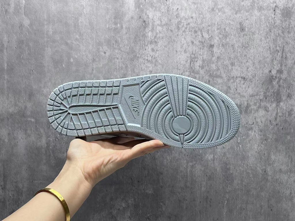 Off-White x Air Jordan 1 Retro High OG 'Grey' 2018