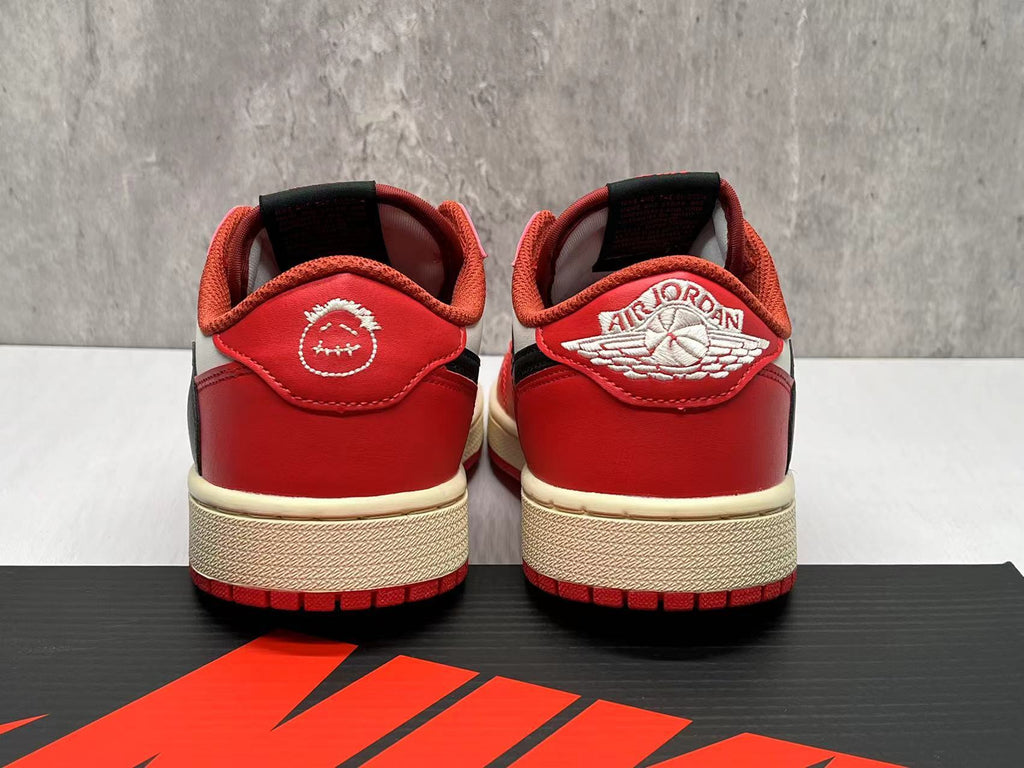 Nike Air Jordan 1 Retro Low OG 'Chicago' – White / Black / Varsity Red