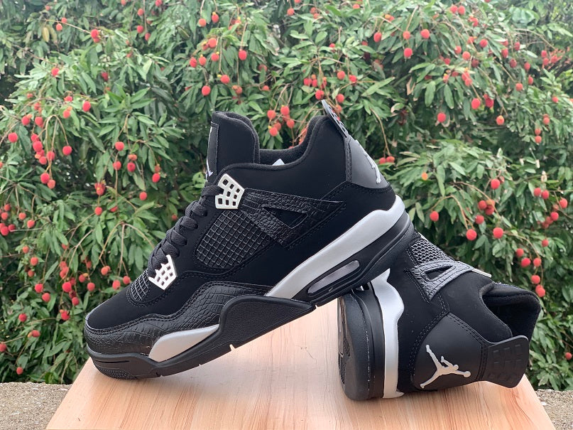 Air Jordan 4 "White Thunder"